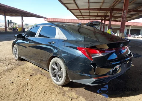 2022 Hyundai Elantra Sel z USA, uszkodzony, nr VIN KMHLM4AG8NU242860